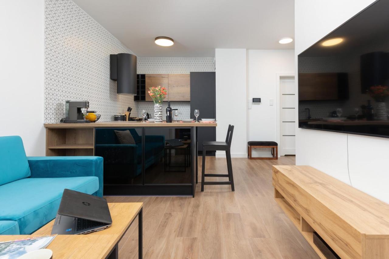 Srodmiescie Warsaw Muranow Apartments With Parking By Noclegi Renters Buitenkant foto