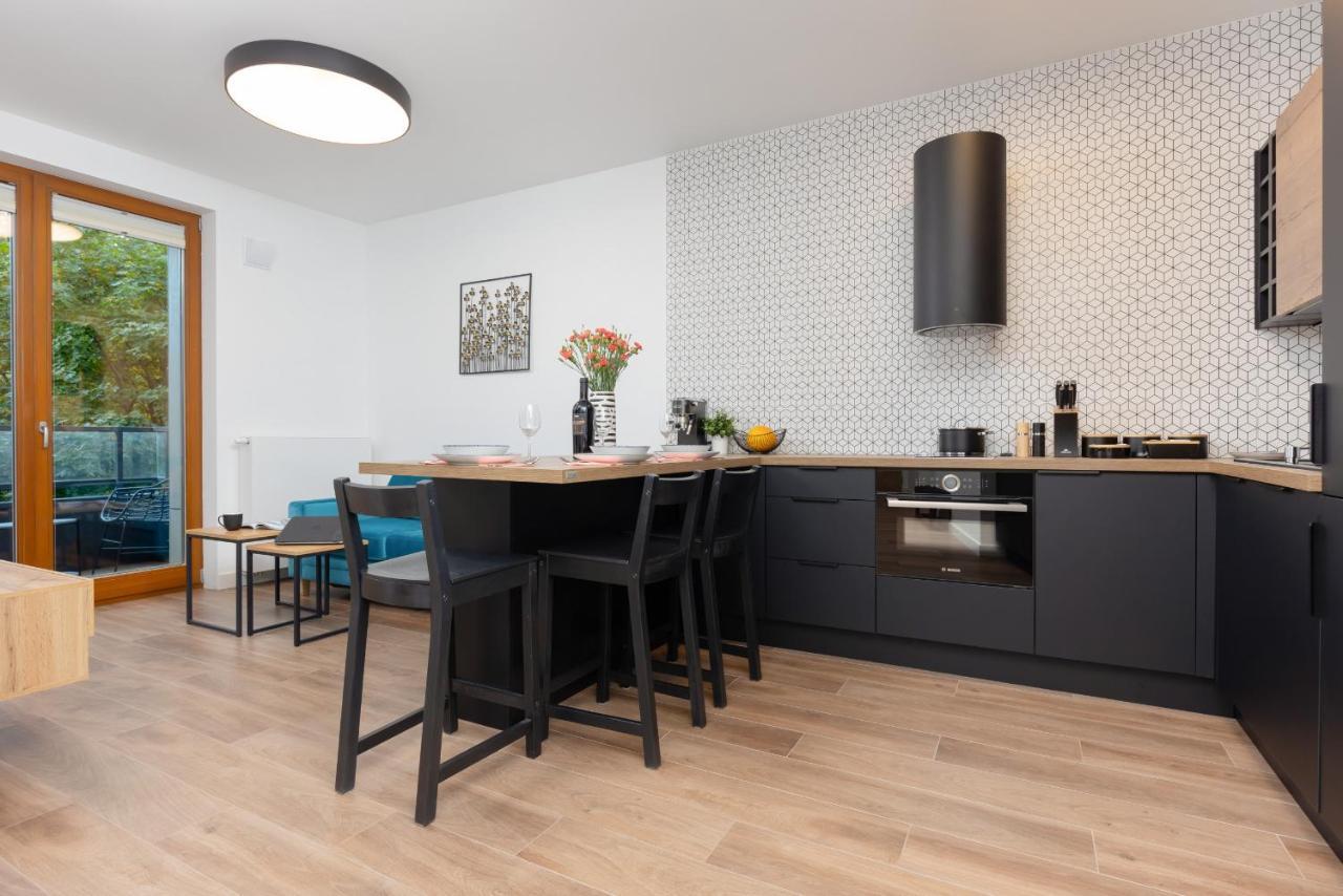 Srodmiescie Warsaw Muranow Apartments With Parking By Noclegi Renters Buitenkant foto