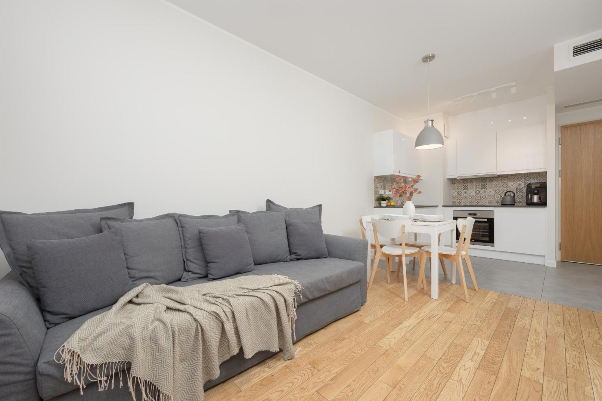 Srodmiescie Warsaw Muranow Apartments With Parking By Noclegi Renters Buitenkant foto